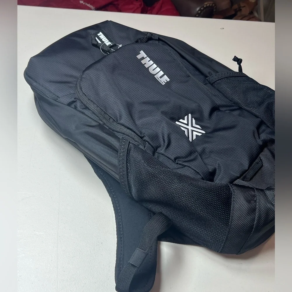 NWT THULE Achiever 15” Laptop 24L Backpack Bag Men Unisex